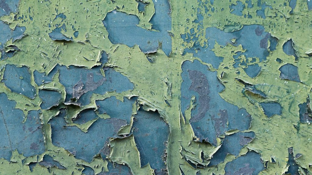 Une vieille peinture écaillée et vétuste Une vieille peinture écaillée et vétuste
